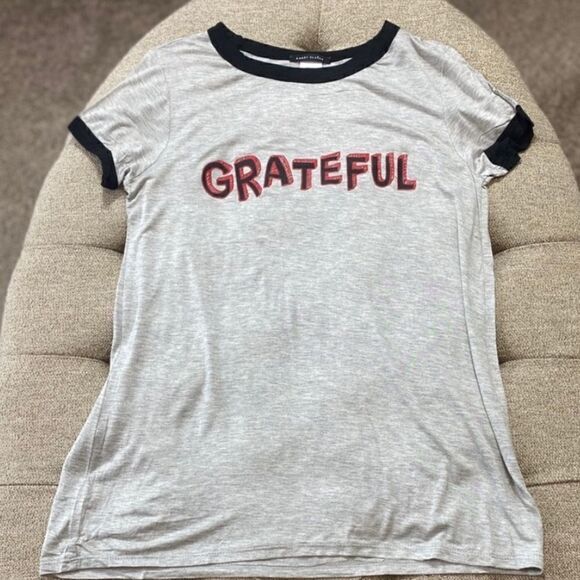 “Grateful” Graphic Print Tee - Picture 6 of 13
